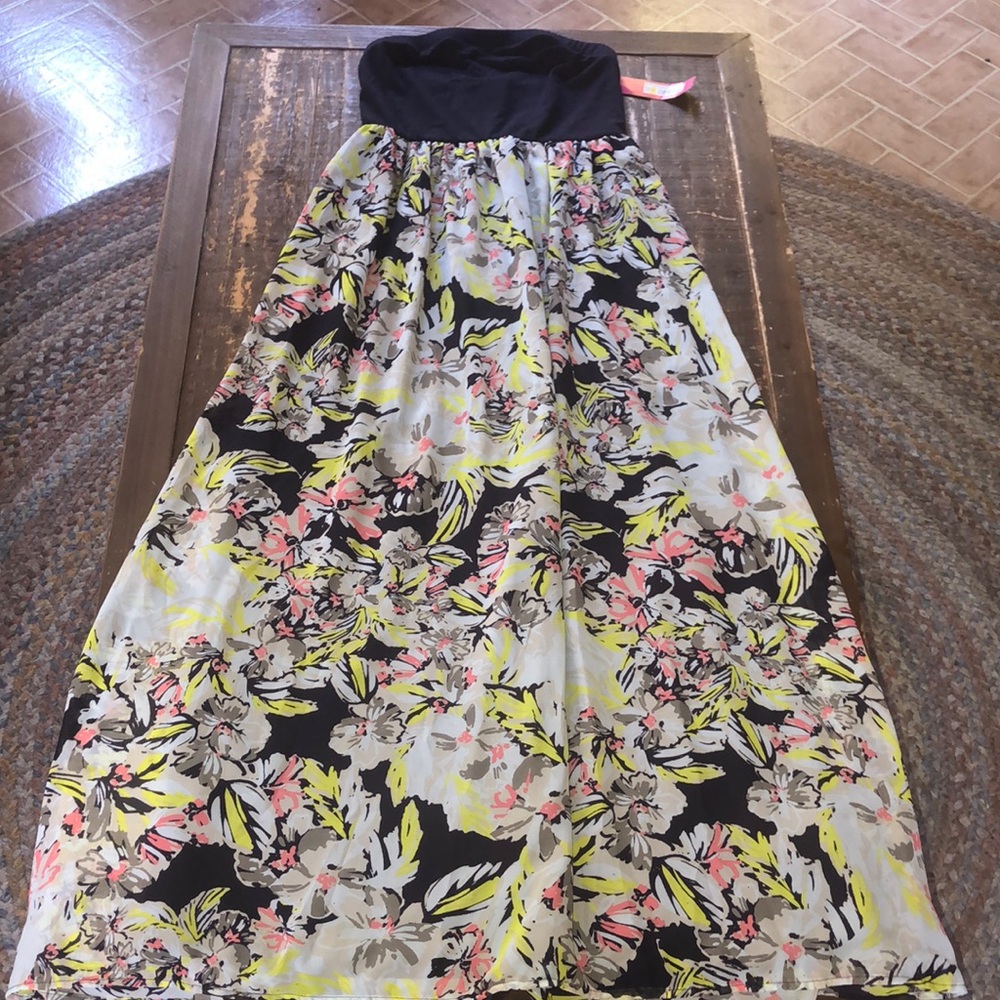 NWT Maxi flower strapless dress